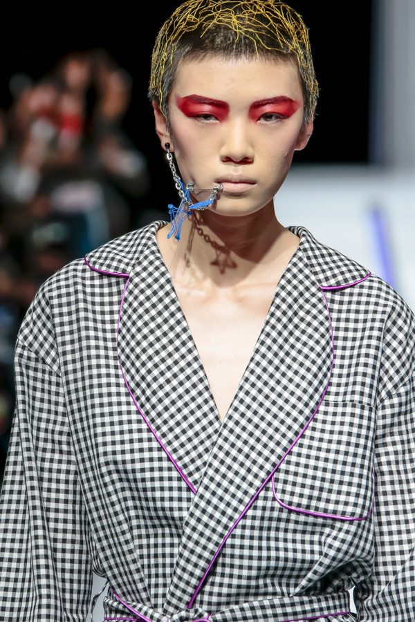 タイ発・ラララブが東京に、2017-18年秋冬コレクションを発表 - 伝統織物をファンキーに昇華｜写真12