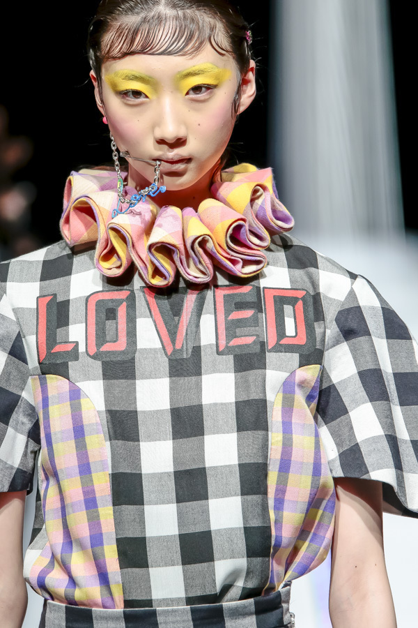 タイ発・ラララブが東京に、2017-18年秋冬コレクションを発表 - 伝統織物をファンキーに昇華｜写真36