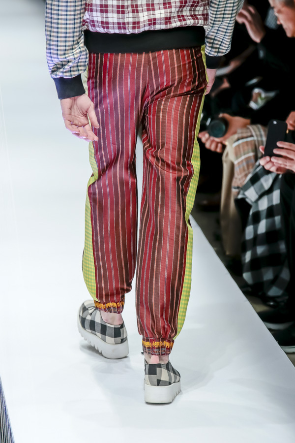 タイ発・ラララブが東京に、2017-18年秋冬コレクションを発表 - 伝統織物をファンキーに昇華｜写真41