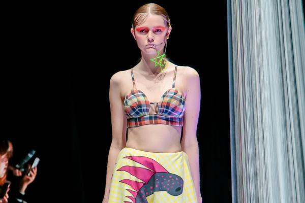 2017-18年秋冬東京コレクション｜タイ発・ラララブが東京に、2017-18年秋冬コレクションを発表 - 伝統織物をファンキーに昇華