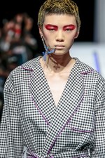 タイ発・ラララブが東京に、2017-18年秋冬コレクションを発表 - 伝統織物をファンキーに昇華｜写真12