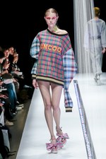 タイ発・ラララブが東京に、2017-18年秋冬コレクションを発表 - 伝統織物をファンキーに昇華｜写真13