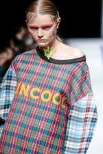 タイ発・ラララブが東京に、2017-18年秋冬コレクションを発表 - 伝統織物をファンキーに昇華｜写真15