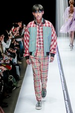 タイ発・ラララブが東京に、2017-18年秋冬コレクションを発表 - 伝統織物をファンキーに昇華｜写真25