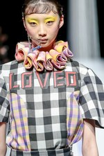 タイ発・ラララブが東京に、2017-18年秋冬コレクションを発表 - 伝統織物をファンキーに昇華｜写真36