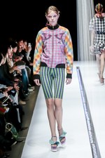 タイ発・ラララブが東京に、2017-18年秋冬コレクションを発表 - 伝統織物をファンキーに昇華｜写真37