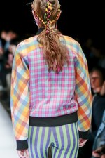 タイ発・ラララブが東京に、2017-18年秋冬コレクションを発表 - 伝統織物をファンキーに昇華｜写真38