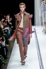 タイ発・ラララブが東京に、2017-18年秋冬コレクションを発表 - 伝統織物をファンキーに昇華｜写真44