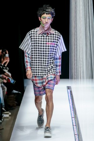 タイ発・ラララブが東京に、2017-18年秋冬コレクションを発表 - 伝統織物をファンキーに昇華|写真2