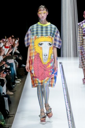 タイ発・ラララブが東京に、2017-18年秋冬コレクションを発表 - 伝統織物をファンキーに昇華|写真5