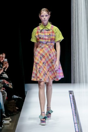 タイ発・ラララブが東京に、2017-18年秋冬コレクションを発表 - 伝統織物をファンキーに昇華|写真6