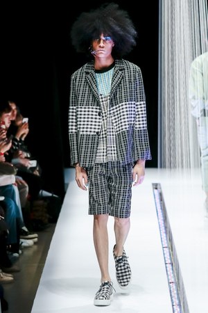 タイ発・ラララブが東京に、2017-18年秋冬コレクションを発表 - 伝統織物をファンキーに昇華|写真18