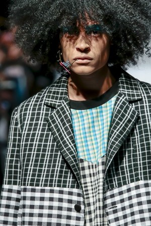 タイ発・ラララブが東京に、2017-18年秋冬コレクションを発表 - 伝統織物をファンキーに昇華|写真19