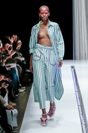 タイ発・ラララブが東京に、2017-18年秋冬コレクションを発表 - 伝統織物をファンキーに昇華|写真20