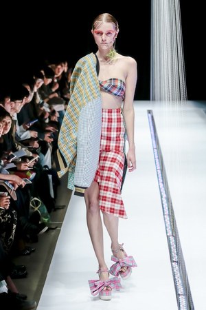 タイ発・ラララブが東京に、2017-18年秋冬コレクションを発表 - 伝統織物をファンキーに昇華|写真31