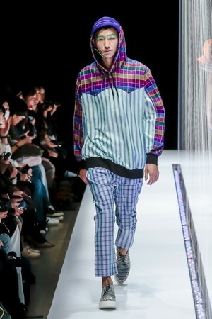 タイ発・ラララブが東京に、2017-18年秋冬コレクションを発表 - 伝統織物をファンキーに昇華|写真34