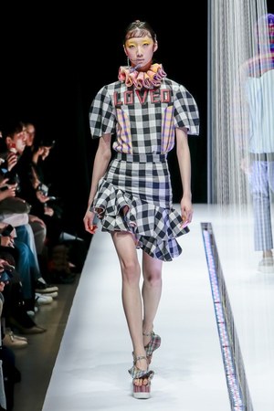 タイ発・ラララブが東京に、2017-18年秋冬コレクションを発表 - 伝統織物をファンキーに昇華|写真35