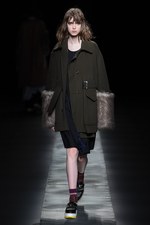 ウジョー 2017-18秋冬コレクション - レイヤードが紡ぐ、暖かく軽やかな美｜写真2