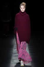 ウジョー 2017-18秋冬コレクション - レイヤードが紡ぐ、暖かく軽やかな美｜写真4