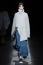 ウジョー 2017-18秋冬コレクション - レイヤードが紡ぐ、暖かく軽やかな美｜写真8