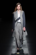 ウジョー 2017-18秋冬コレクション - レイヤードが紡ぐ、暖かく軽やかな美｜写真10