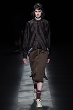 ウジョー 2017-18秋冬コレクション - レイヤードが紡ぐ、暖かく軽やかな美｜写真13