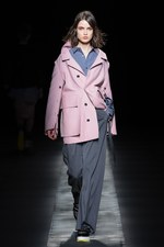 ウジョー 2017-18秋冬コレクション - レイヤードが紡ぐ、暖かく軽やかな美｜写真15