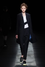 ウジョー 2017-18秋冬コレクション - レイヤードが紡ぐ、暖かく軽やかな美｜写真20