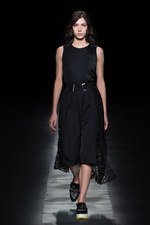 ウジョー 2017-18秋冬コレクション - レイヤードが紡ぐ、暖かく軽やかな美｜写真21