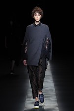 ウジョー 2017-18秋冬コレクション - レイヤードが紡ぐ、暖かく軽やかな美｜写真23