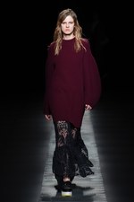 ウジョー 2017-18秋冬コレクション - レイヤードが紡ぐ、暖かく軽やかな美｜写真24