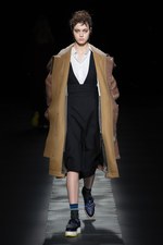 ウジョー 2017-18秋冬コレクション - レイヤードが紡ぐ、暖かく軽やかな美｜写真25