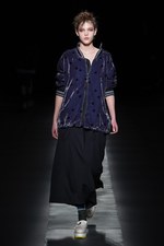 ウジョー 2017-18秋冬コレクション - レイヤードが紡ぐ、暖かく軽やかな美｜写真28