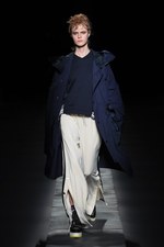 ウジョー 2017-18秋冬コレクション - レイヤードが紡ぐ、暖かく軽やかな美｜写真30