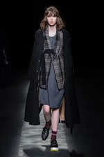 ウジョー 2017-18秋冬コレクション - レイヤードが紡ぐ、暖かく軽やかな美｜写真31