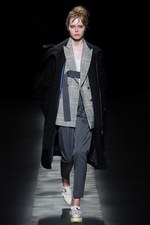 ウジョー 2017-18秋冬コレクション - レイヤードが紡ぐ、暖かく軽やかな美｜写真32