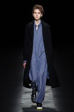 ウジョー 2017-18秋冬コレクション - レイヤードが紡ぐ、暖かく軽やかな美｜写真33