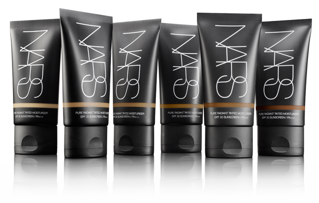 NARSより、美容液のような新感覚ファンデーションが登場 | 写真