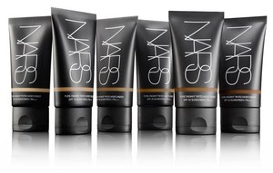 NARSより、美容液のような新感覚ファンデーションが登場｜写真2