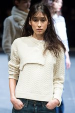 モトヒロ タンジ 2017-18年秋冬コレクション - ニットの世界で表現する、水面が捉えた自然｜写真12