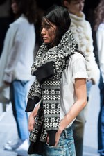 モトヒロ タンジ 2017-18年秋冬コレクション - ニットの世界で表現する、水面が捉えた自然｜写真14