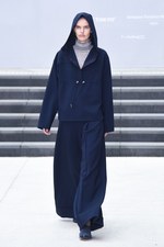 ハウスコミューン 2017-18秋冬コレクション、“新時代エレガンス” 女性が内に秘める強さ｜写真2