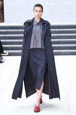 ハウスコミューン 2017-18秋冬コレクション、“新時代エレガンス” 女性が内に秘める強さ｜写真17