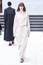 ハウスコミューン 2017-18秋冬コレクション、“新時代エレガンス” 女性が内に秘める強さ｜写真18