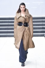 ハウスコミューン 2017-18秋冬コレクション、“新時代エレガンス” 女性が内に秘める強さ｜写真26