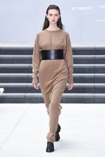 ハウスコミューン 2017-18秋冬コレクション、“新時代エレガンス” 女性が内に秘める強さ｜写真30