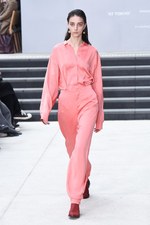 ハウスコミューン 2017-18秋冬コレクション、“新時代エレガンス” 女性が内に秘める強さ｜写真31