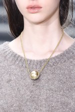 ハウスコミューン 2017-18秋冬コレクション、“新時代エレガンス” 女性が内に秘める強さ｜写真21