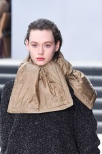 ハウスコミューン 2017-18秋冬コレクション、“新時代エレガンス” 女性が内に秘める強さ｜写真25