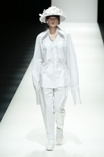 グエン・コン・チー 2017年秋冬コレクション - 街に安らぎをもたらすベトナムの花売り娘｜写真1